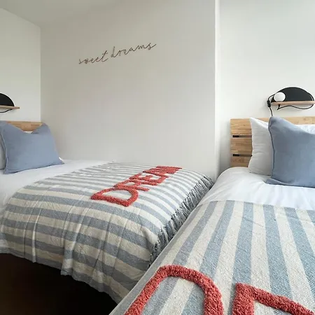 Apres Sleeps 4 Apartment Penzance