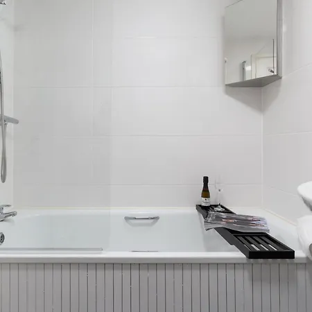 Apres Sleeps 4 Apartment *